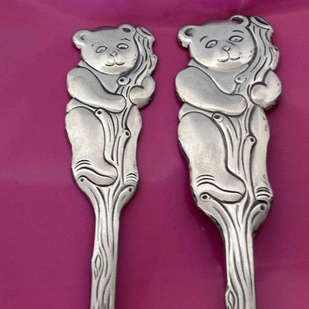 ONEIDA 2 Piece Baby/Toddler Spoons CUBBY‎ BEAR Stainless Flatware